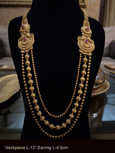 Long triple layer with matar bead mid string side flower design brooch set