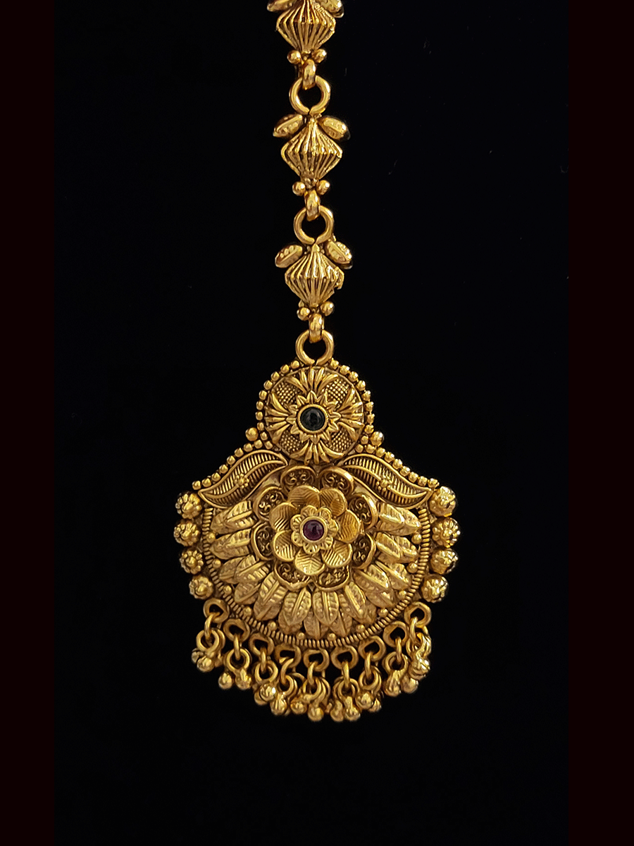 Leaf design triangular hangings rajputi choker set