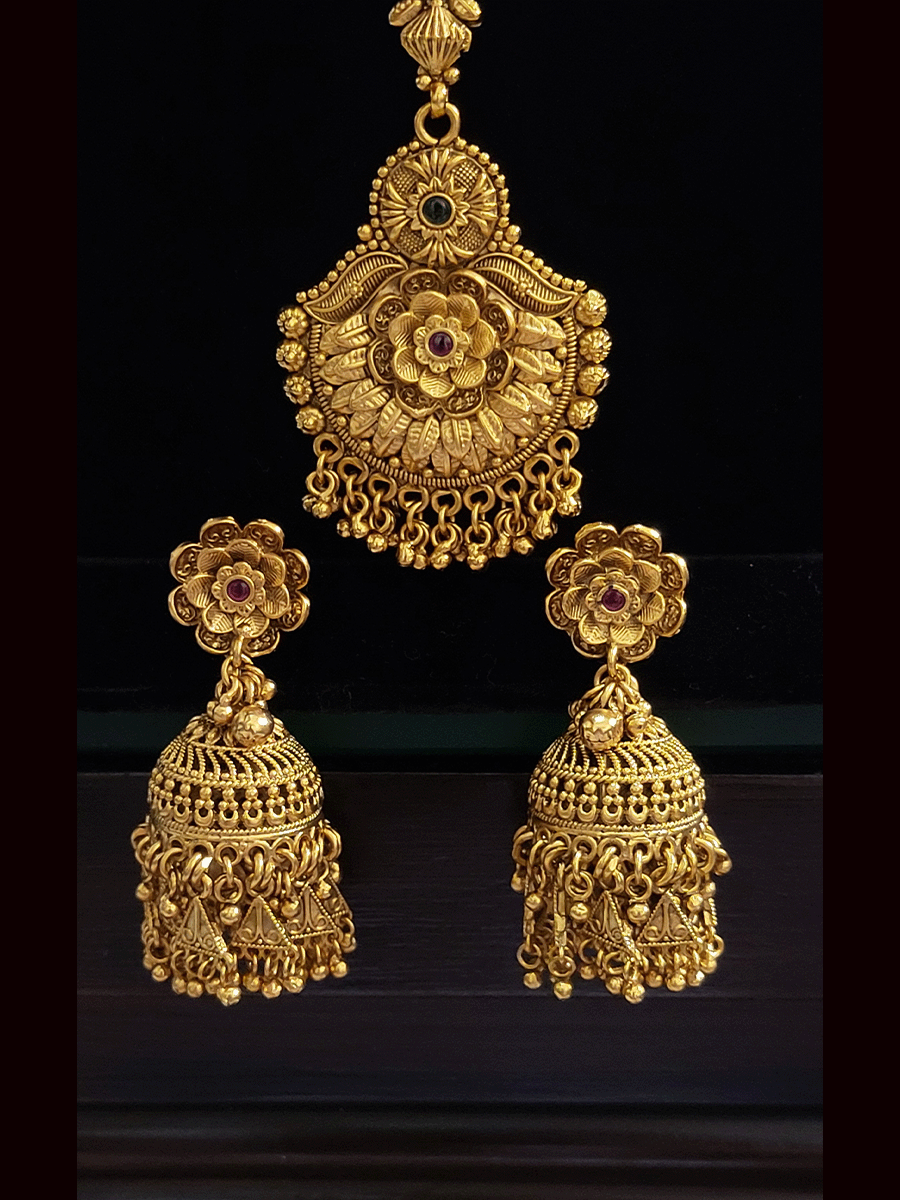 Leaf design triangular hangings rajputi choker set