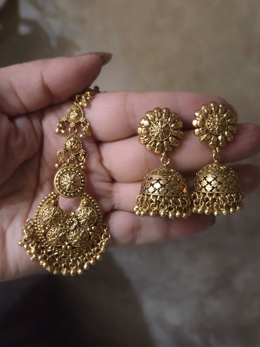 Circular design top chain with leaf and ghunghru hanging tassels traditional set