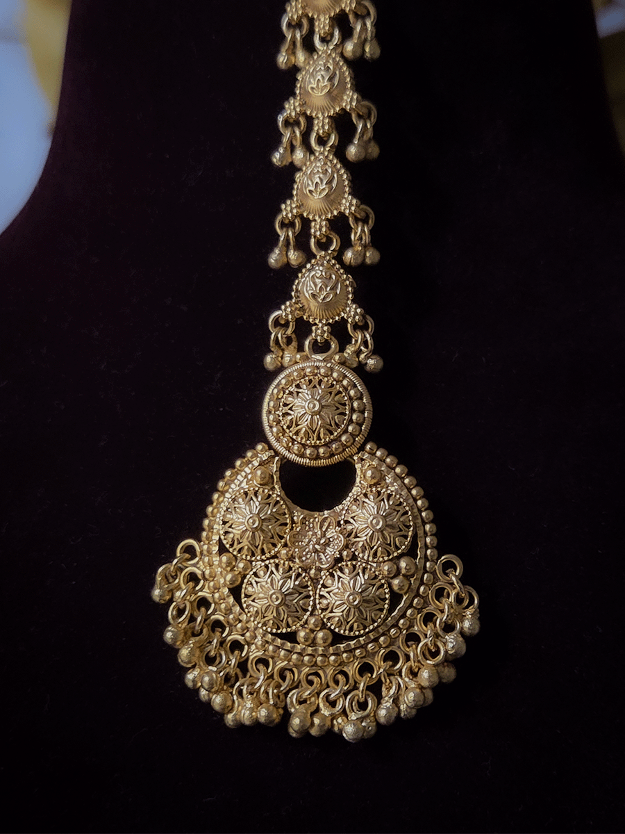 Circular design top chain with leaf and ghunghru hanging tassels traditional set