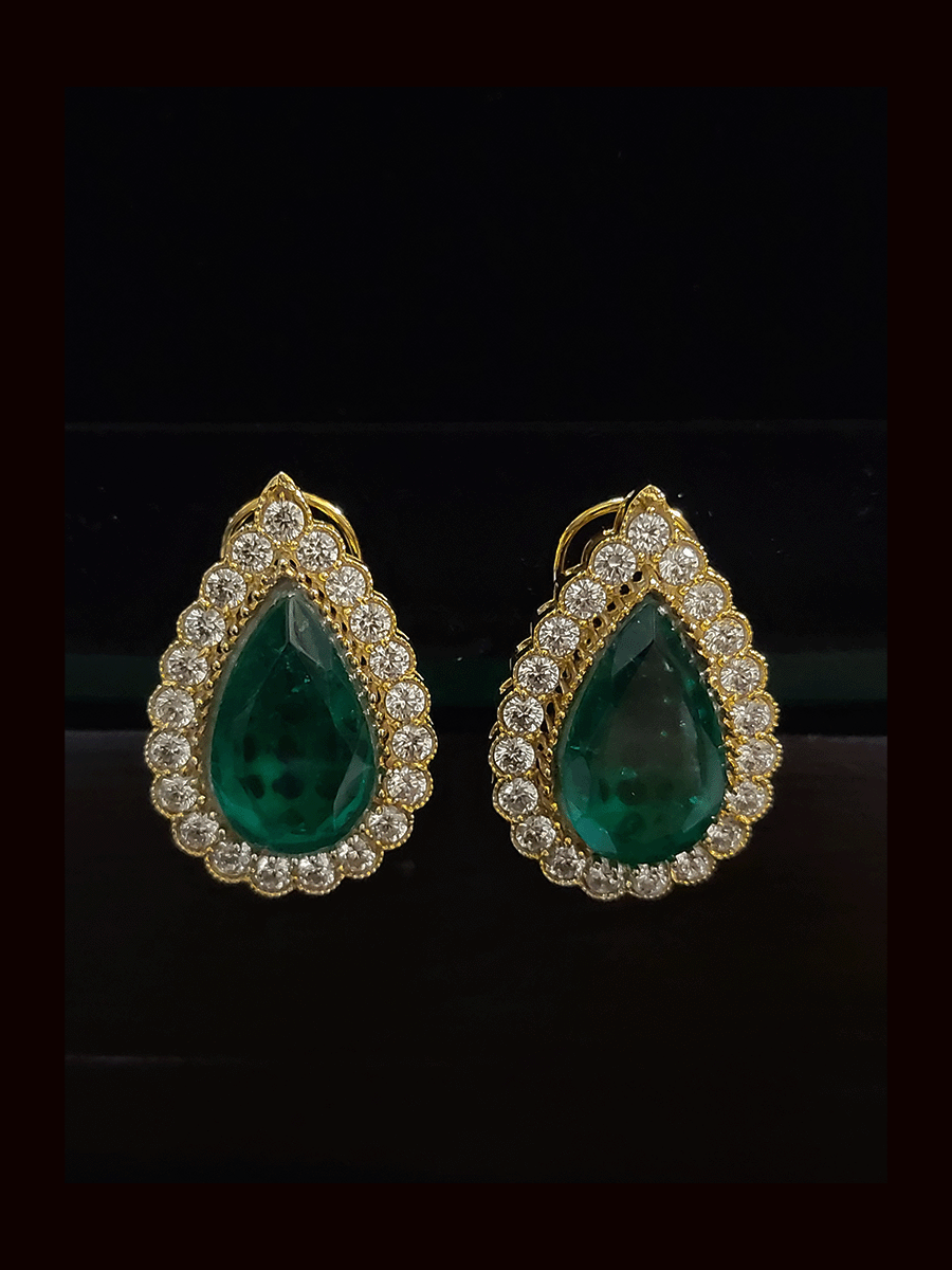 Tear drop shaped green stone uncut polki choker set with zircons