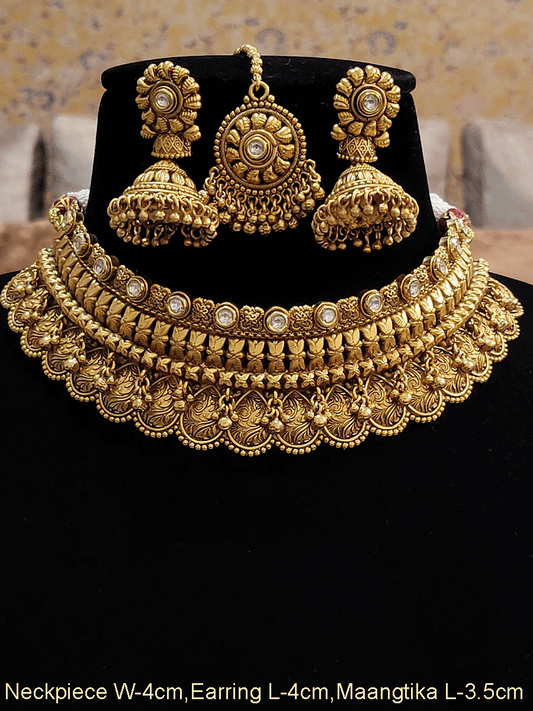Broad leaf design with ghunghru hangings choker with kundan and flower top line