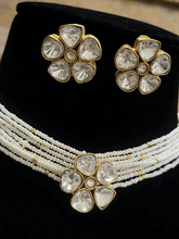 Load image into Gallery viewer, Kundan flower center neckpiece with similar earrings