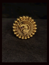 Load image into Gallery viewer, Peacock design adjustable ring with gold bead lace
