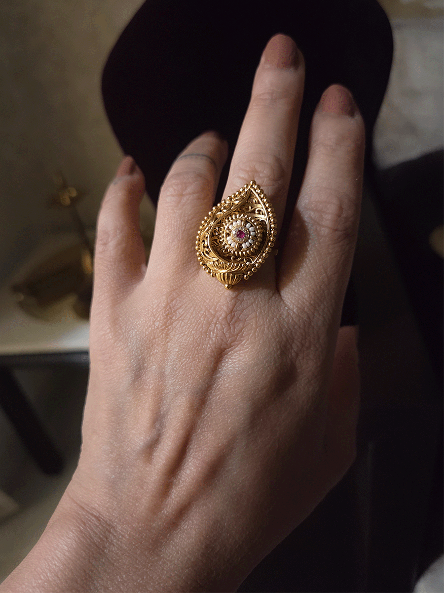 Shankh shaped adjustable pirohi work around ruby stone ring