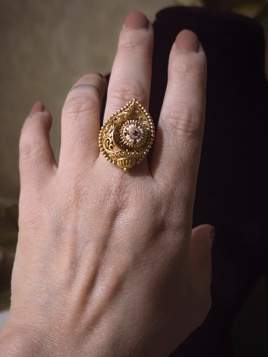 Shankh shaped adjustable pirohi work around ruby stone ring