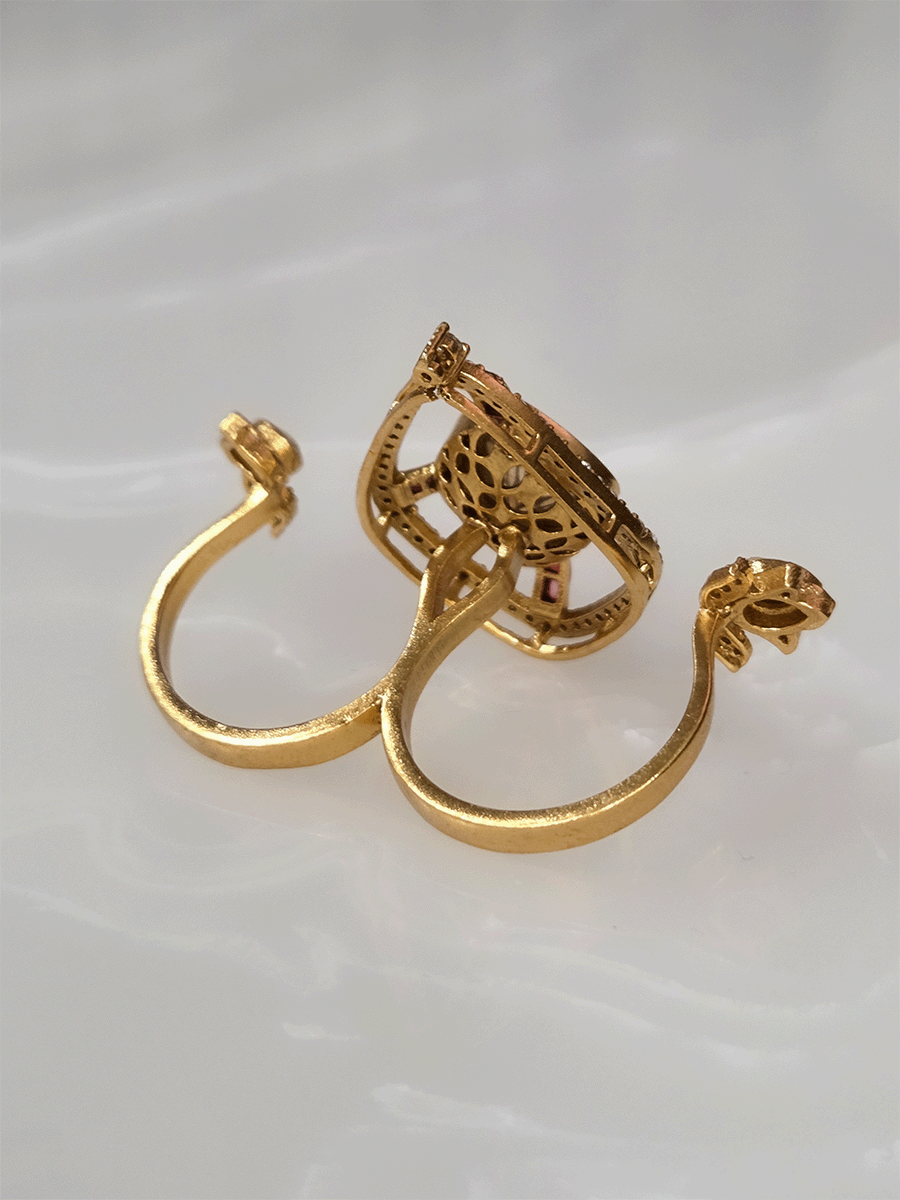 Rhombus moissanite stone AD outline with side flower design double finger ring