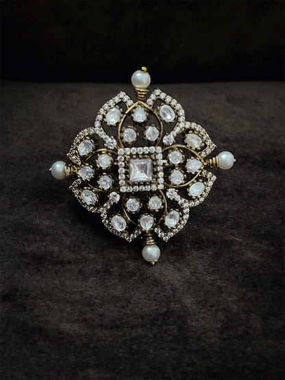 Coloured stone in center of adjustable victorian ring