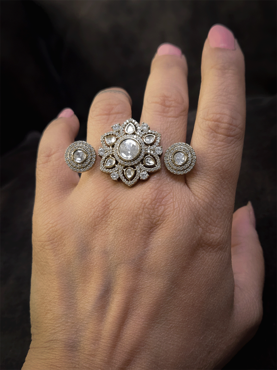Zircon and moissanite adjustable flower design double finger ring