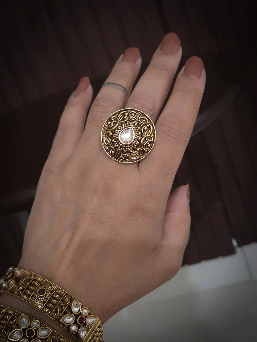 Round antique gold finish adjustable ring with tear drop kundan in center