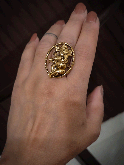 Bal Ganpati playing flute in oval design adjustable ring