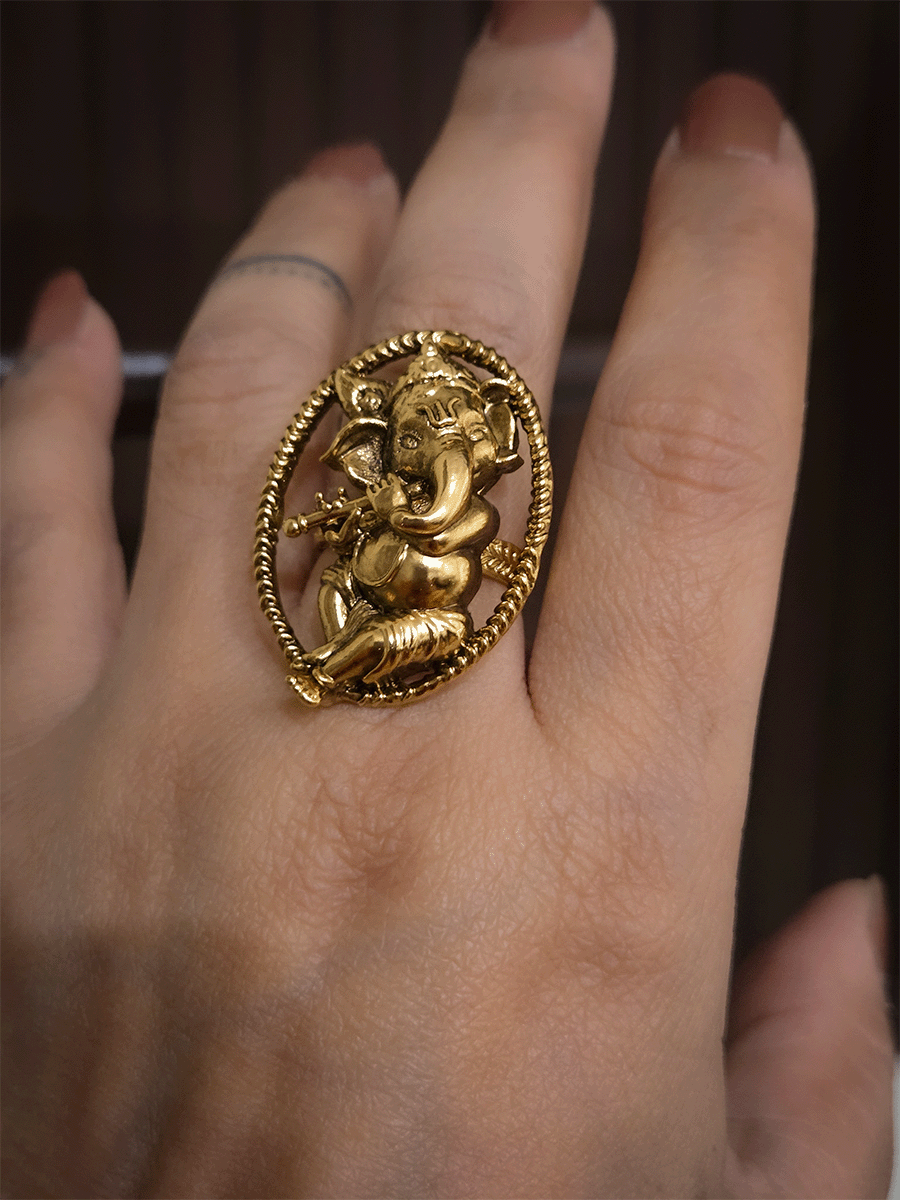 Bal Ganpati playing flute in oval design adjustable ring