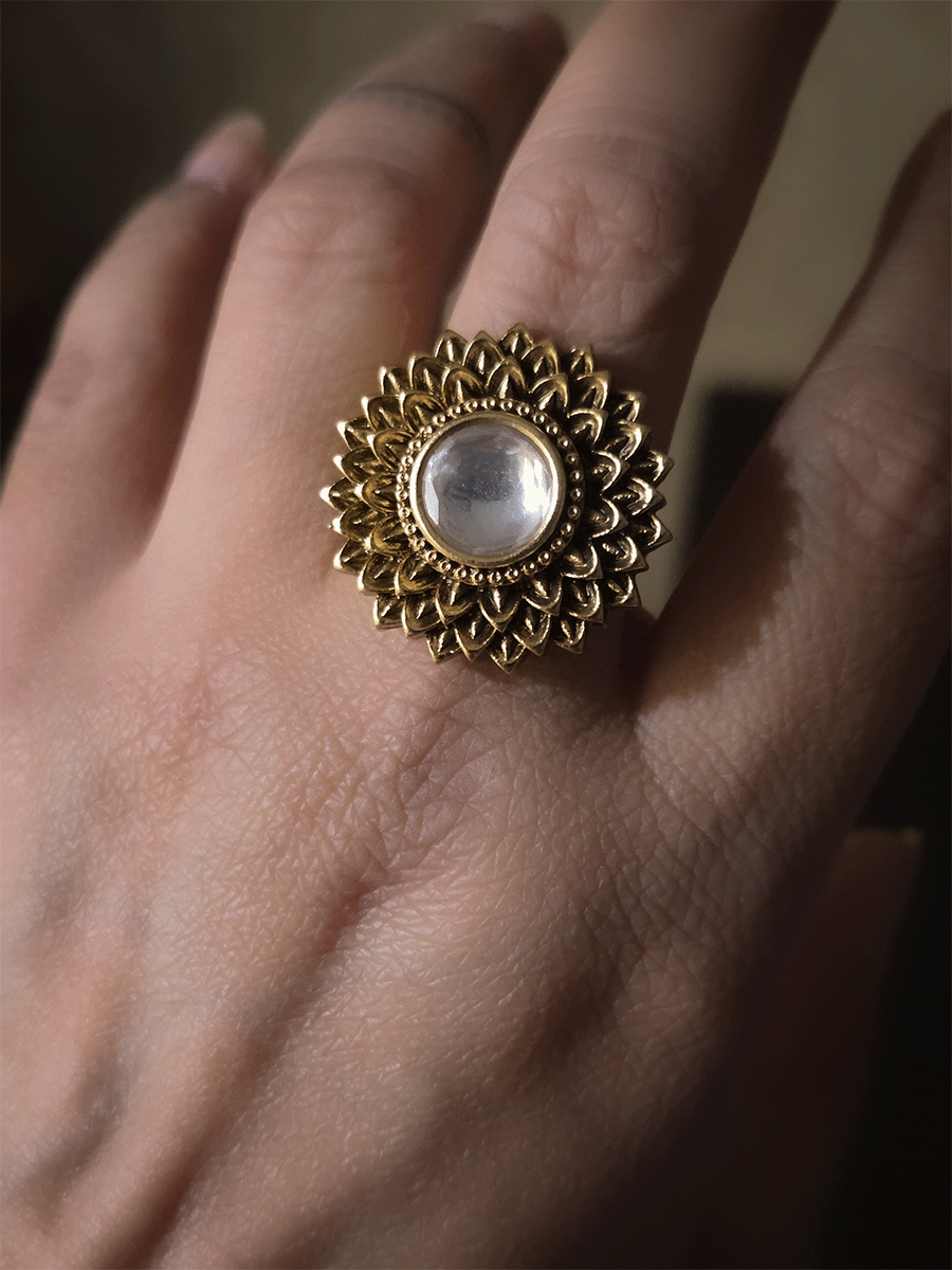 Flower design with center circular round kundan adjustable ring
