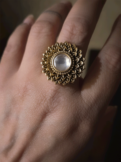 Flower design with center circular round kundan adjustable ring