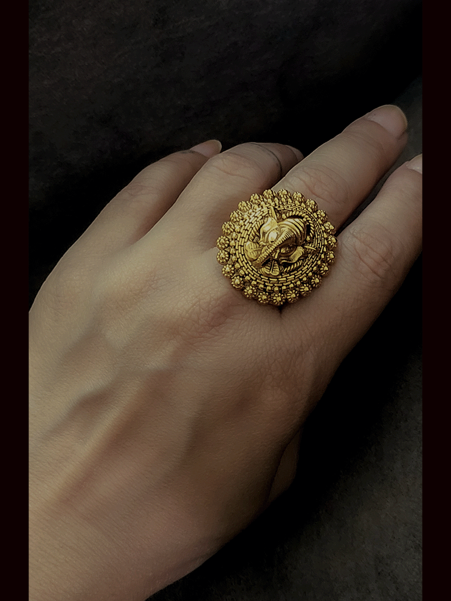 Oval ganpatiji adjustable ring with flower design lace