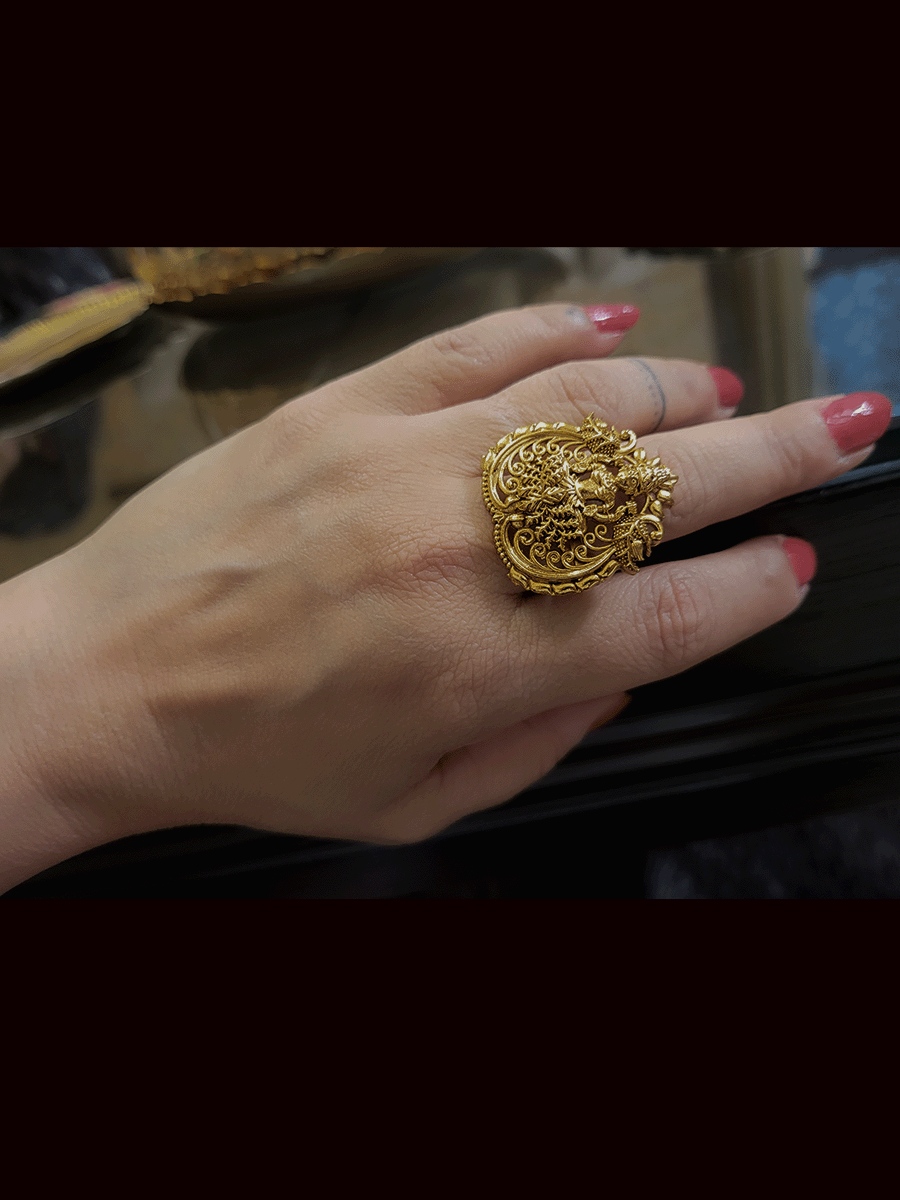 Laxmiji motif with peacocks on top of both sides openable ring