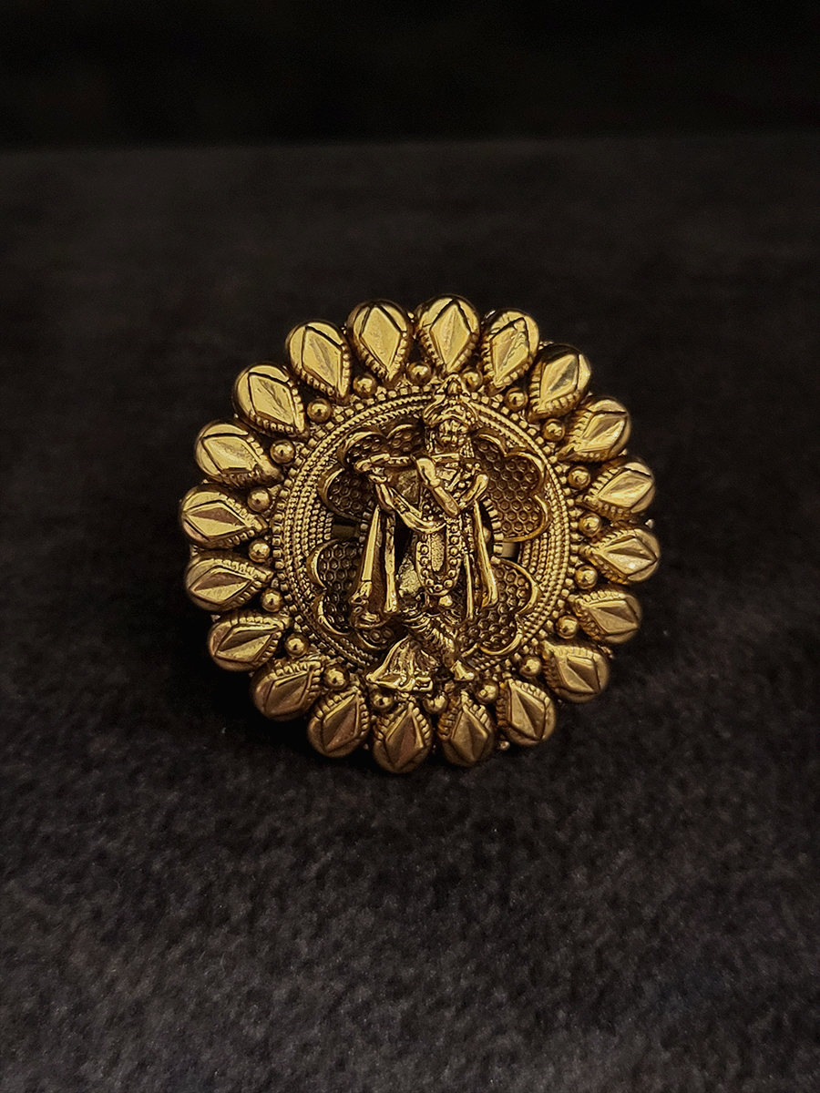 Circular krishna adjustable ring with leaf lace design