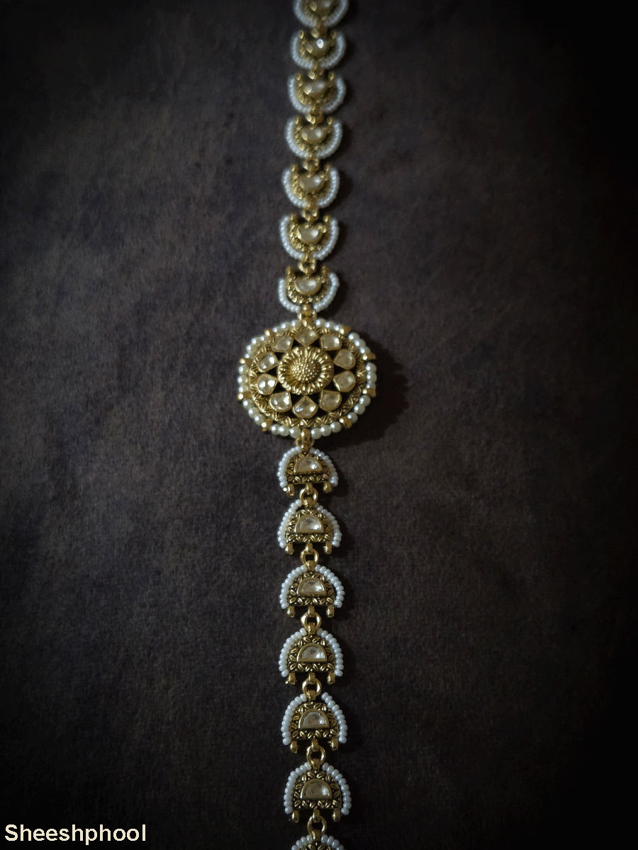 Paachi kundan intricate design flower center pearl pirohi sheeshphool (3cm center flower)
