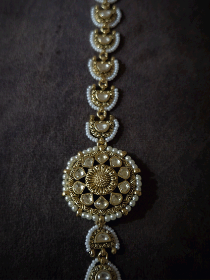 Paachi kundan intricate design flower center pearl pirohi sheeshphool (3cm center flower)