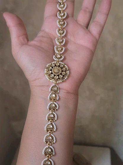 Paachi kundan intricate design flower center pearl pirohi sheeshphool (3cm center flower)