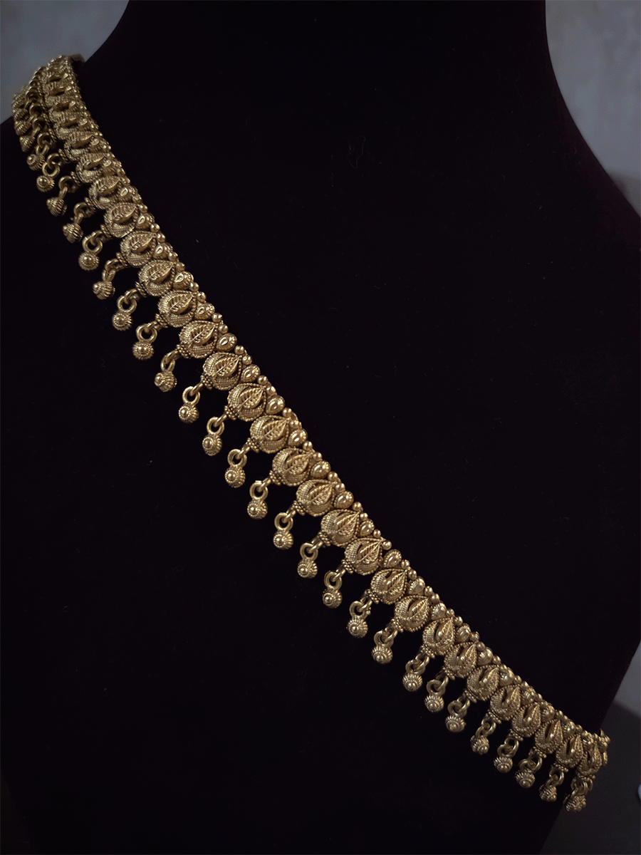 Leaf design with ghunghru hanging 1.5cm broad waist belt