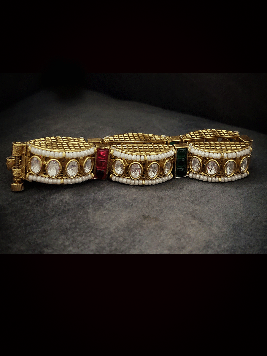 Single flexible openable kundan bracelet with cheed pirohi on sides and ruby green stones detailing