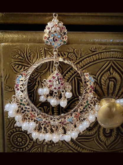 9.5cm long jadau Chandbali with leaf shaped hanging tukdi in center(Weight-57gm)