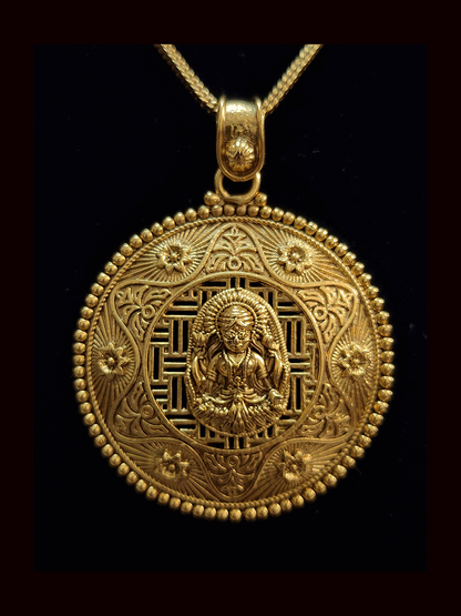 Laxmiji motif self design round pendant set