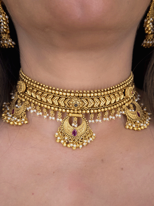 Broad leaf design top chik with hanging chandbali design tukdies set