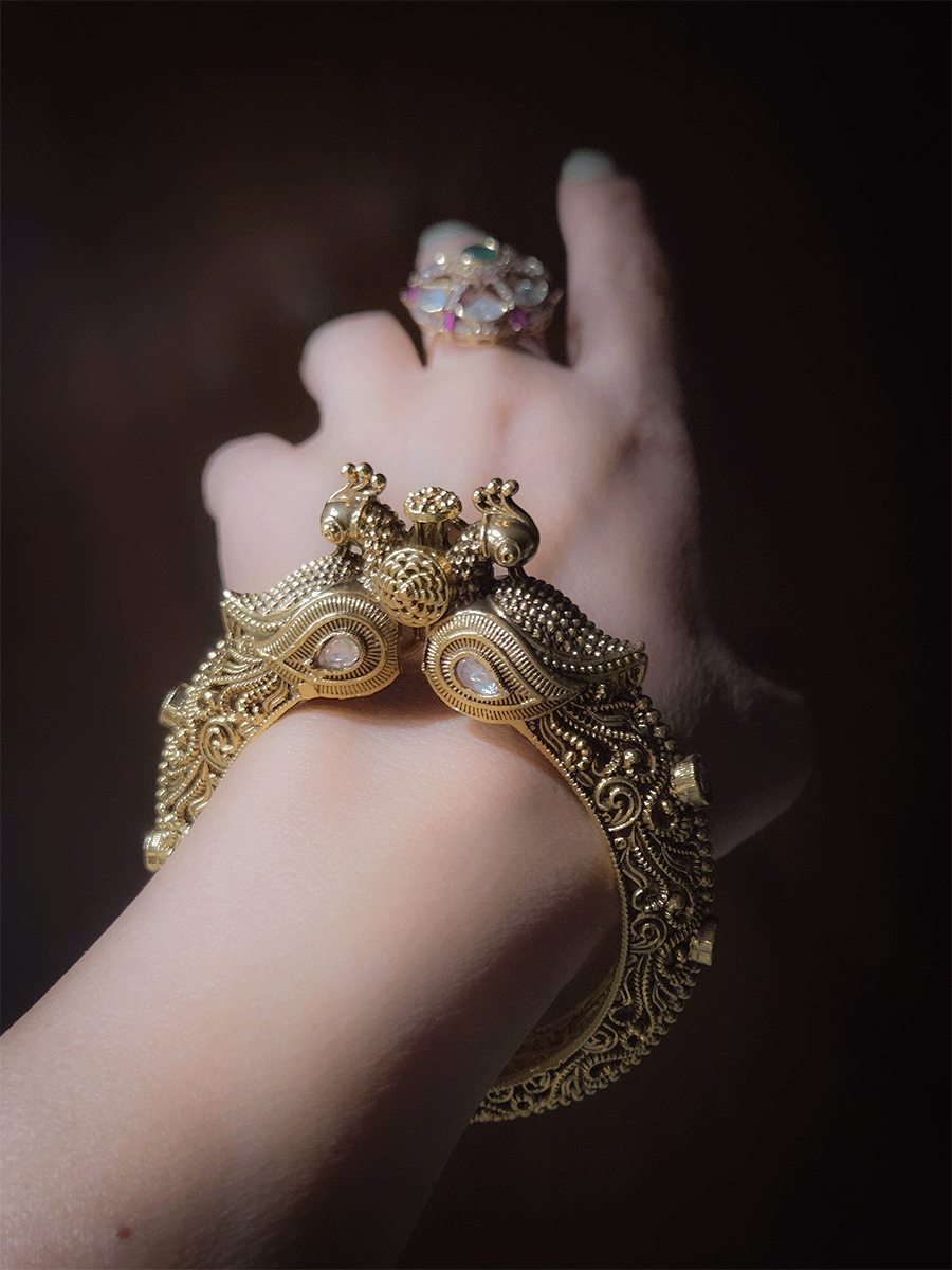Antique gold finish kundan studded in paisley design single peacock mouth openable kada