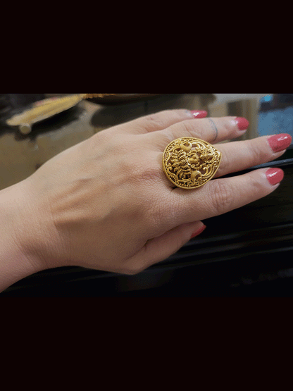 Laxmiji motif in leaf shaped intricate side design openable ring