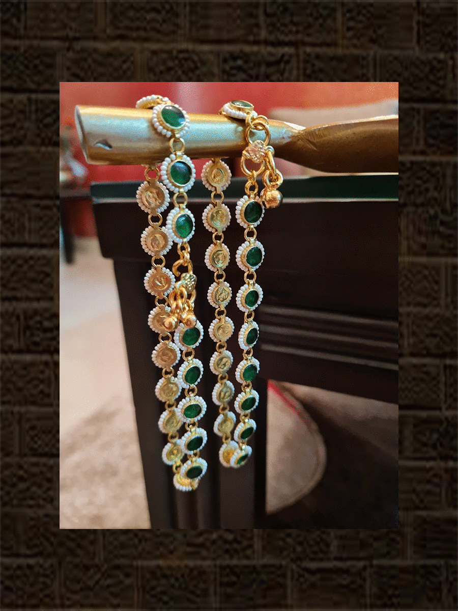 Round green tukdi with pirohi work anklets - Odara Jewellery