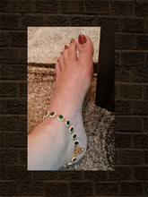 Load image into Gallery viewer, Round green tukdi with pirohi work anklets - Odara Jewellery