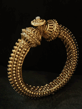 Load image into Gallery viewer, Single openable gold bead and flower design kada with white stone at the top