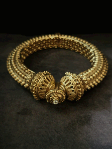 Single openable gold bead and flower design kada with white stone at the top