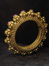 Load image into Gallery viewer, Set of two openable pacheli&#39;s with gold bead design and ruby stone top