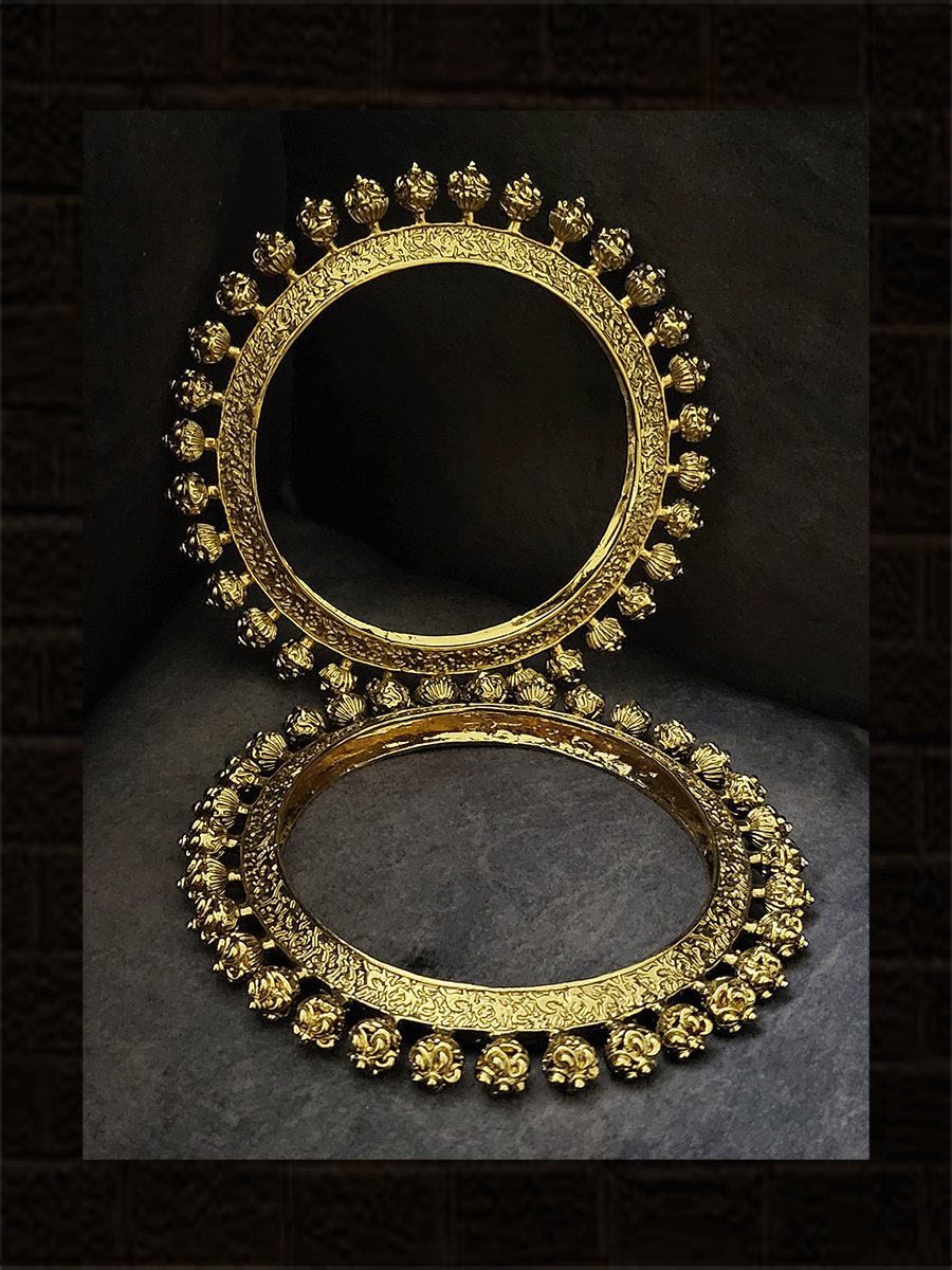 Set of two non openable self design pacheli with flower top design