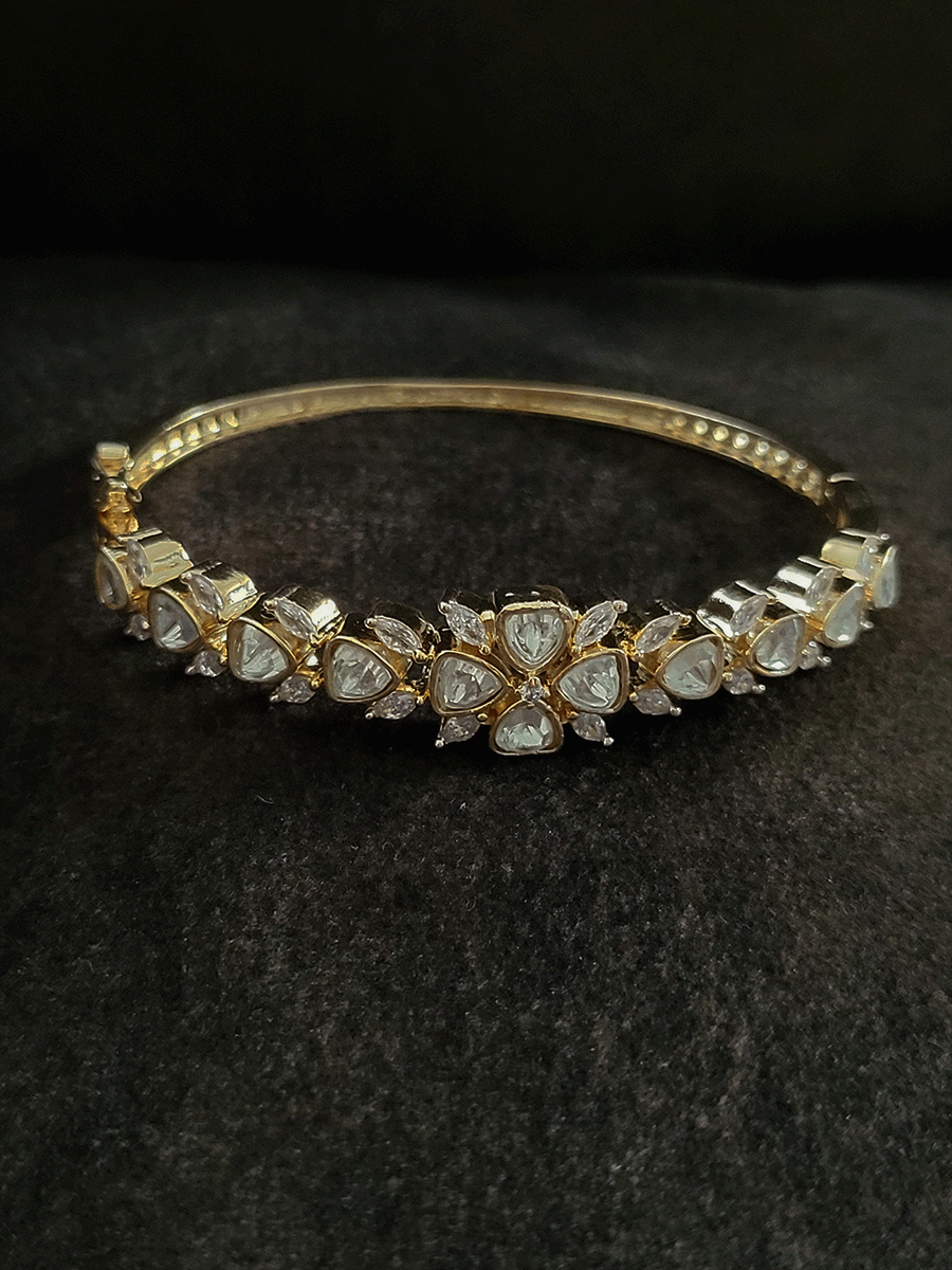 Rosegold finish flower design center single openable uncut polki kada(size-2'6)