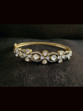 Load image into Gallery viewer, Uncut polki AD loop design single openable bracelets(size-2&#39;6)