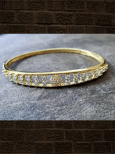 Load image into Gallery viewer, AD flower design vertical AD lines openable bracelet(fits to size 2&#39;4 and 2&#39;6) - Odara Jewellery