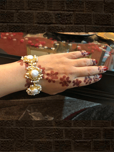 Three baroque surrounded with pearly lace openable handcuff - Odara Jewellery