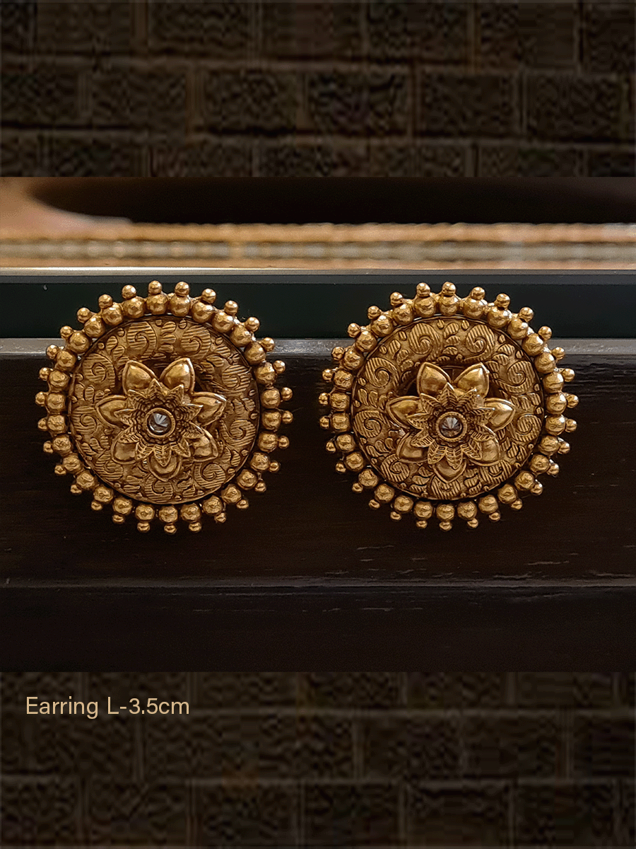 Bold stones in the center round flower design studs - Odara Jewellery