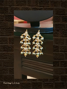 Kundan leaf design earring with green bead detailing - Odara Jewellery