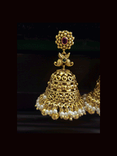 Load image into Gallery viewer, Flower top flower design conical shaped jhoomki