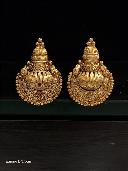 Kalash design top with circular self design earrings - Odara Jewellery