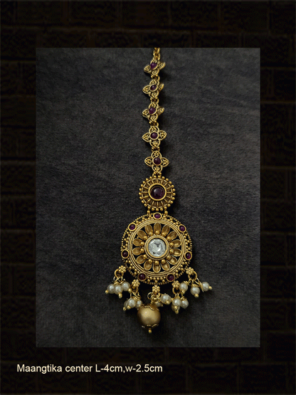 Kundan in center circular design maangtika