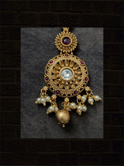 Kundan in center circular design maangtika
