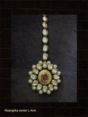 Oval ruby stone in center kundan maangtika with pearls