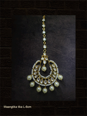 Tear drop kundan maangtika with pirohi work and pearl drops